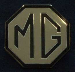 CABOCHON DE JANTE "MG" CREME ET ROUGE